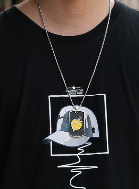 欧美钛钢项链标志牌NBA湖人标志吊牌 嘻哈男女百搭毛衣链百搭款