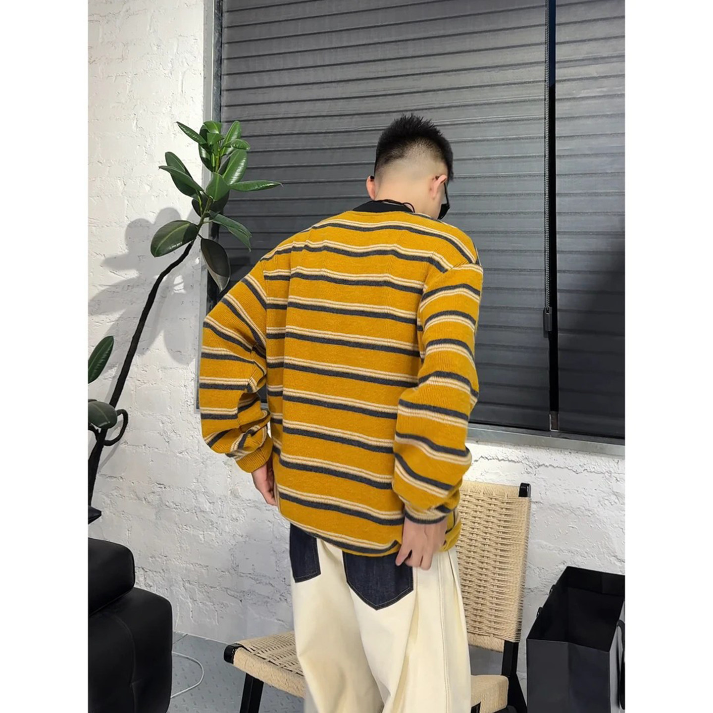 2025秋冬新款撞色条纹长袖针织衫男时尚设计底摆抽绳软糯圆领毛衣,淘宝优惠券,粉丝福利购,淘宝优惠卷