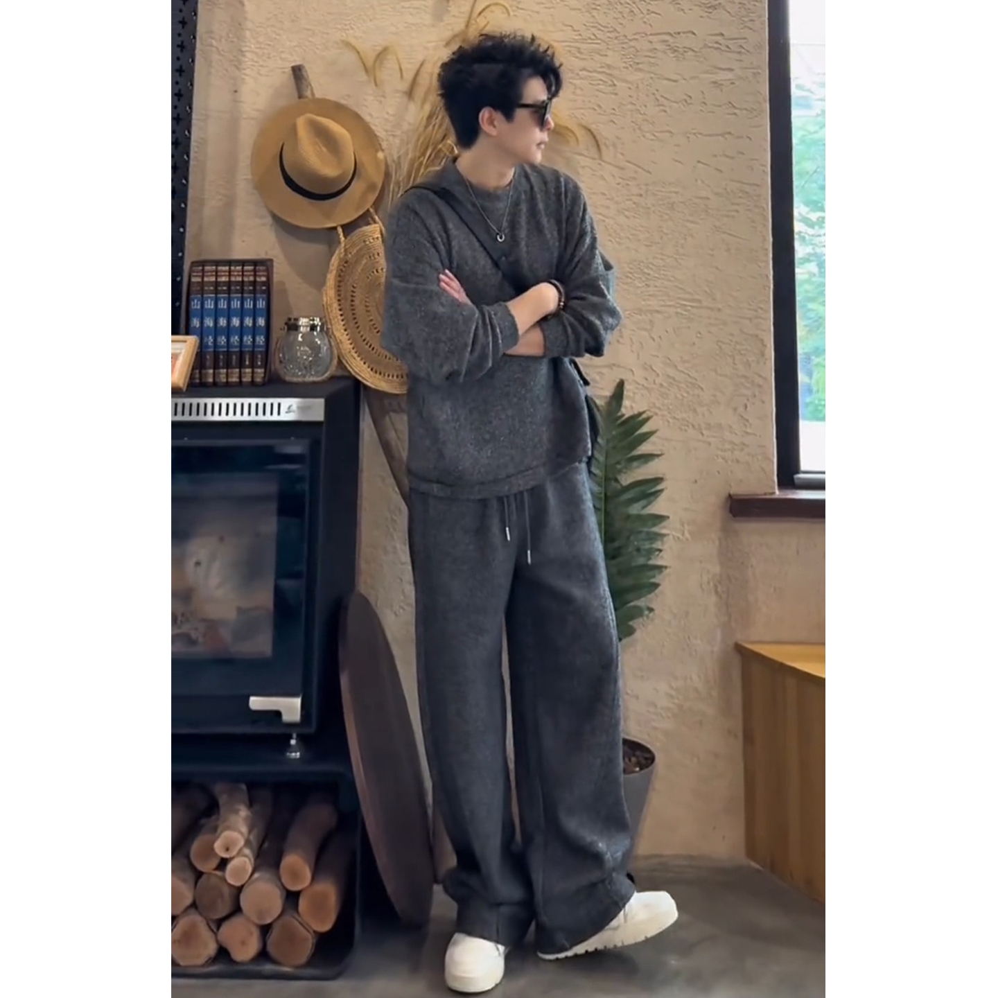 2025秋冬新款糯米绒休闲运动套装男宽松百搭圆领卫衣直筒裤两件套 - 图2