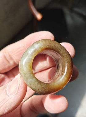 和田玉且末糖玉随型扳指挂件内径20高17重28克