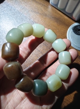 和田玉且末料多宝桶珠手串12颗重84克