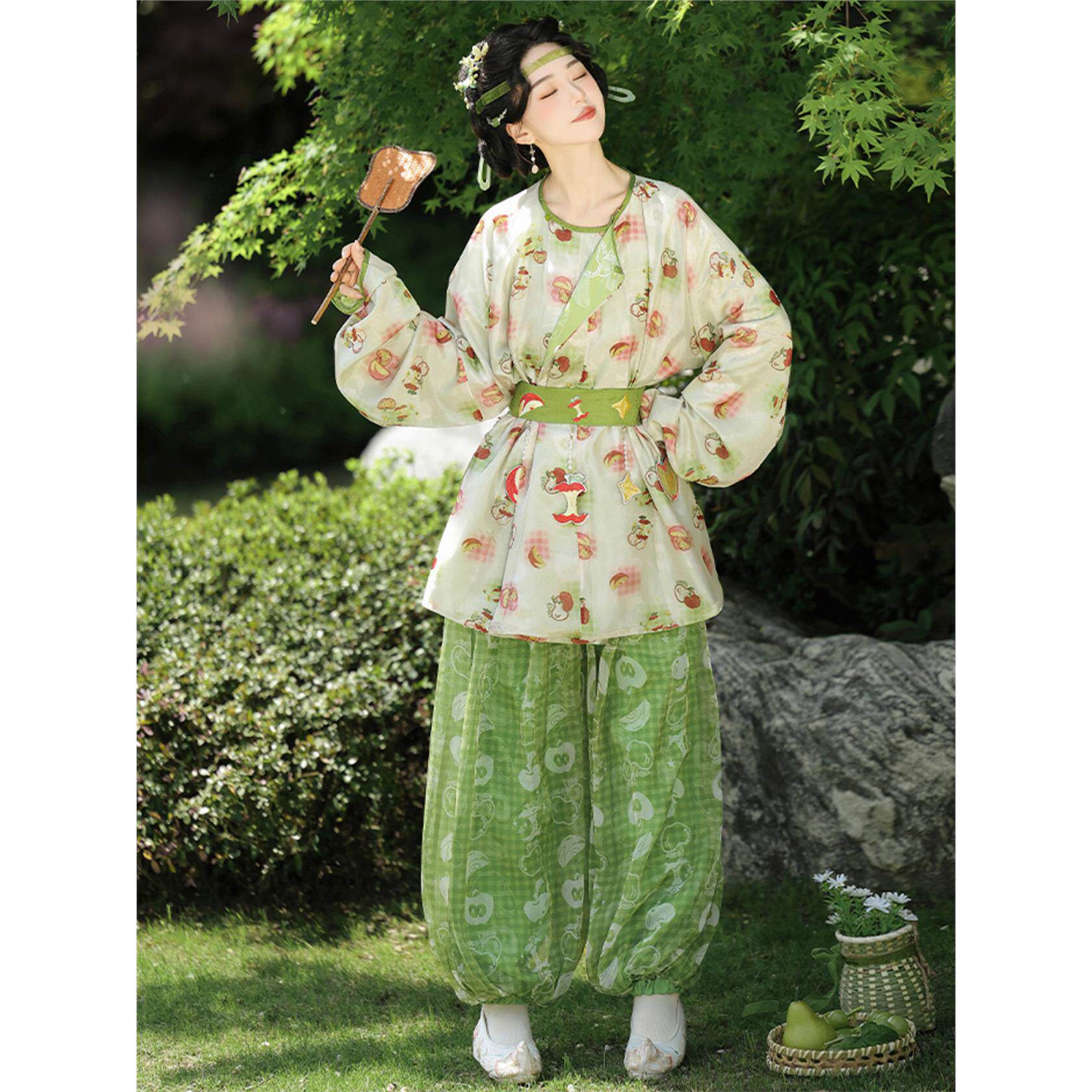 Original Tang Dynasty embroidered short round neck robe