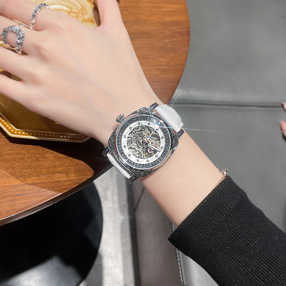 2023年新款机械女士十大女款机械表 迪洛希国产腕表