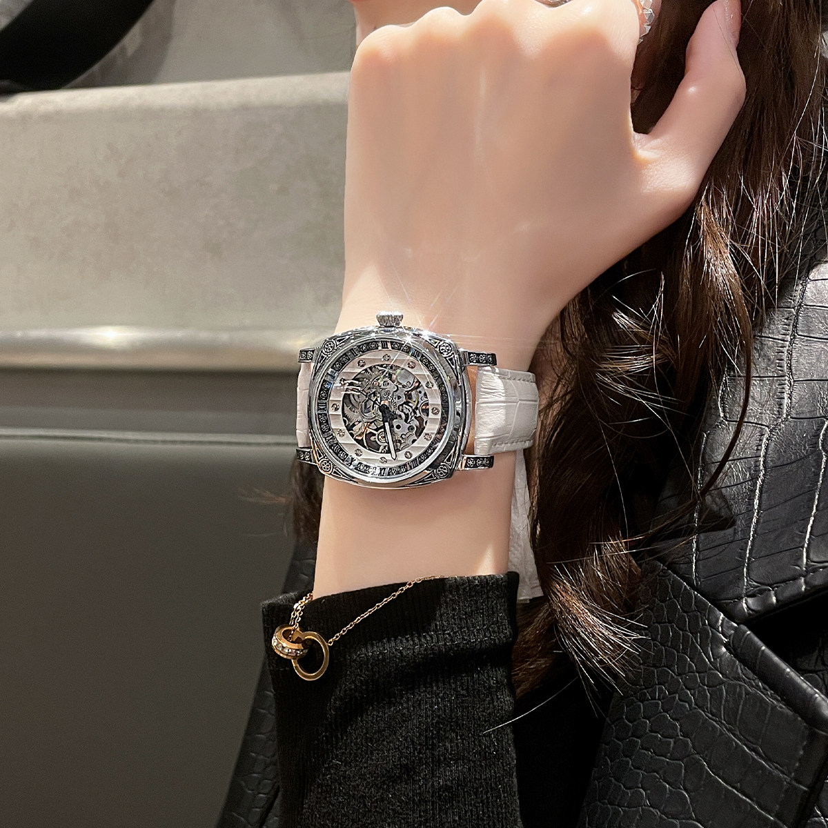 2023年新款机械女士十大女款机械表 迪洛希国产腕表