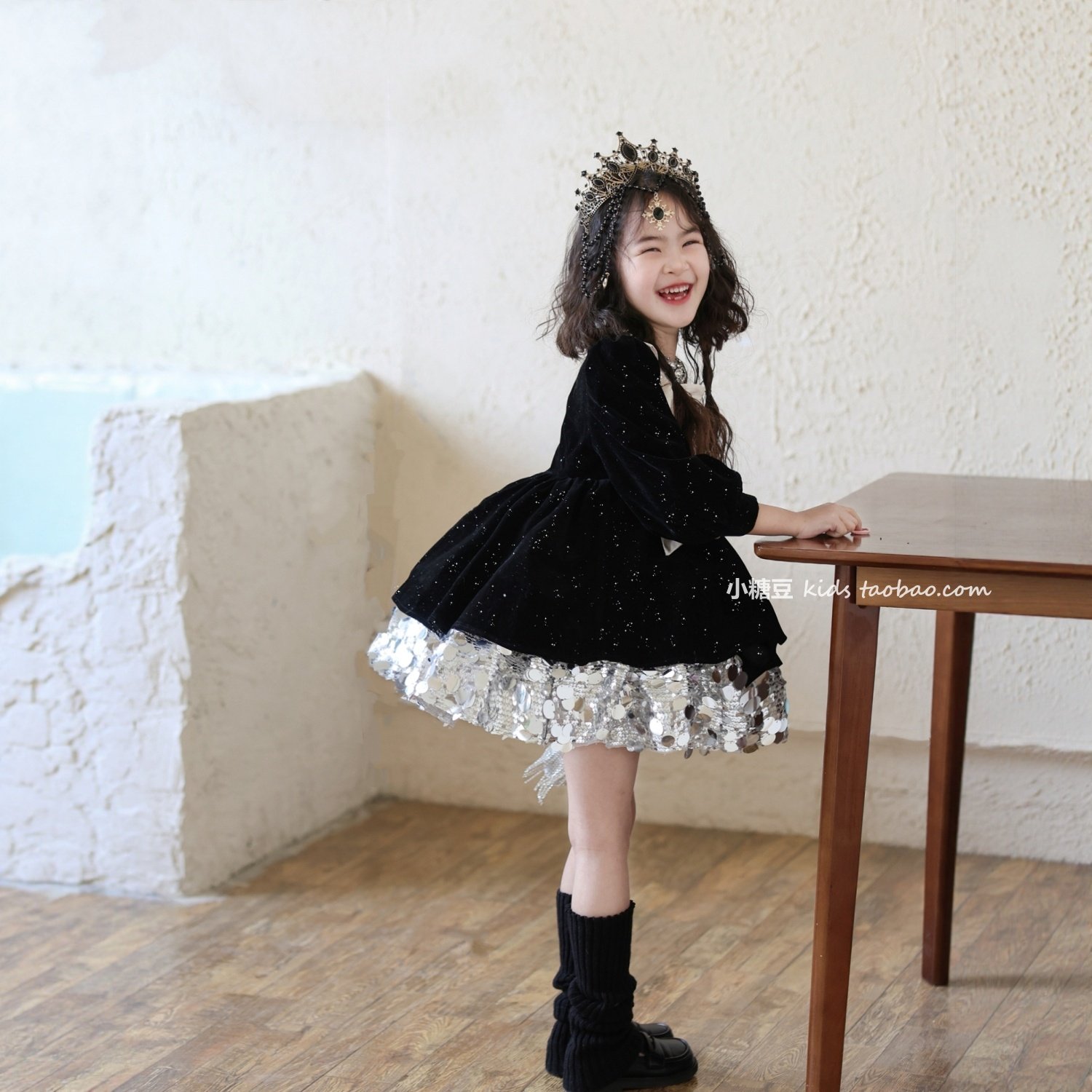 女童加绒黑色闪闪丝绒亮片连衣裙2025冬季新款女孩表演新年公主裙,淘宝优惠券,粉丝福利购,淘宝优惠卷
