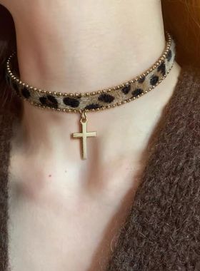 毛茸茸玫瑰花choker毛绒颈链新款秋冬氛围简约锁骨高级感细款项圈