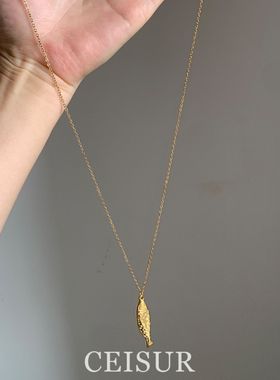 可爱金色小鱼项链轻奢高级感锁骨链时尚个性百搭简约气质毛衣链女