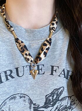 美拉德豹纹爱心项链女2025新款爆款高级感锁骨链纯欲风毛衣链配饰