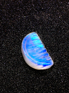 天然蓝月光石雕刻吊坠男女款