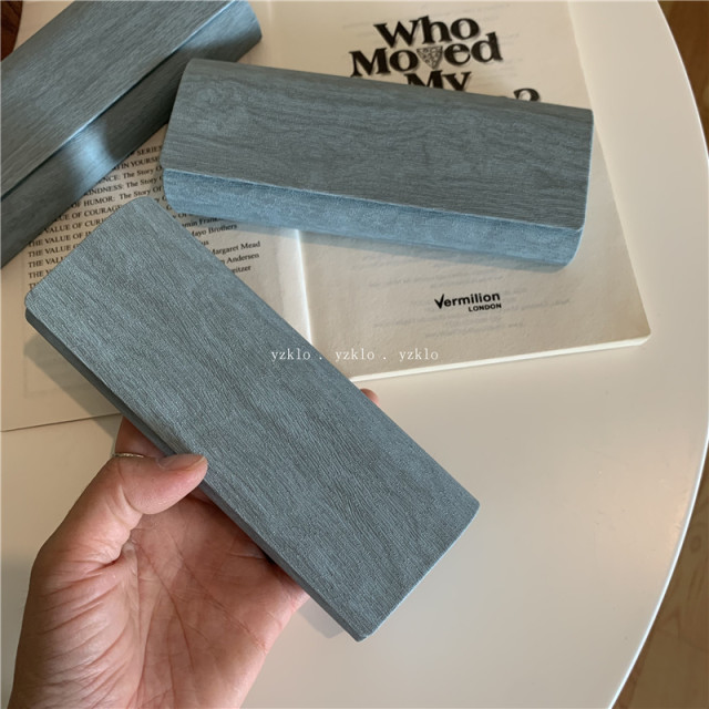 Simple and easy to use ~ Glasses case cost-effective for men and women