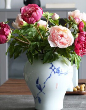 手绘腊梅陶瓷青花瓷花瓶摆件 样板房酒店售楼处家居客厅餐桌软装