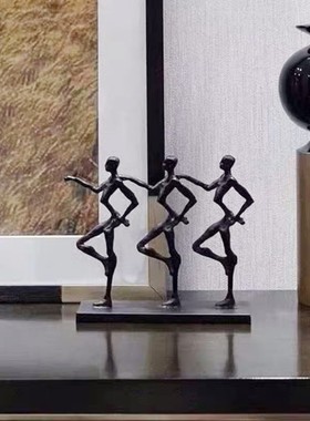 速发简约欧式样人行摆板人像摆设三件房售楼处书房客厅软装饰品