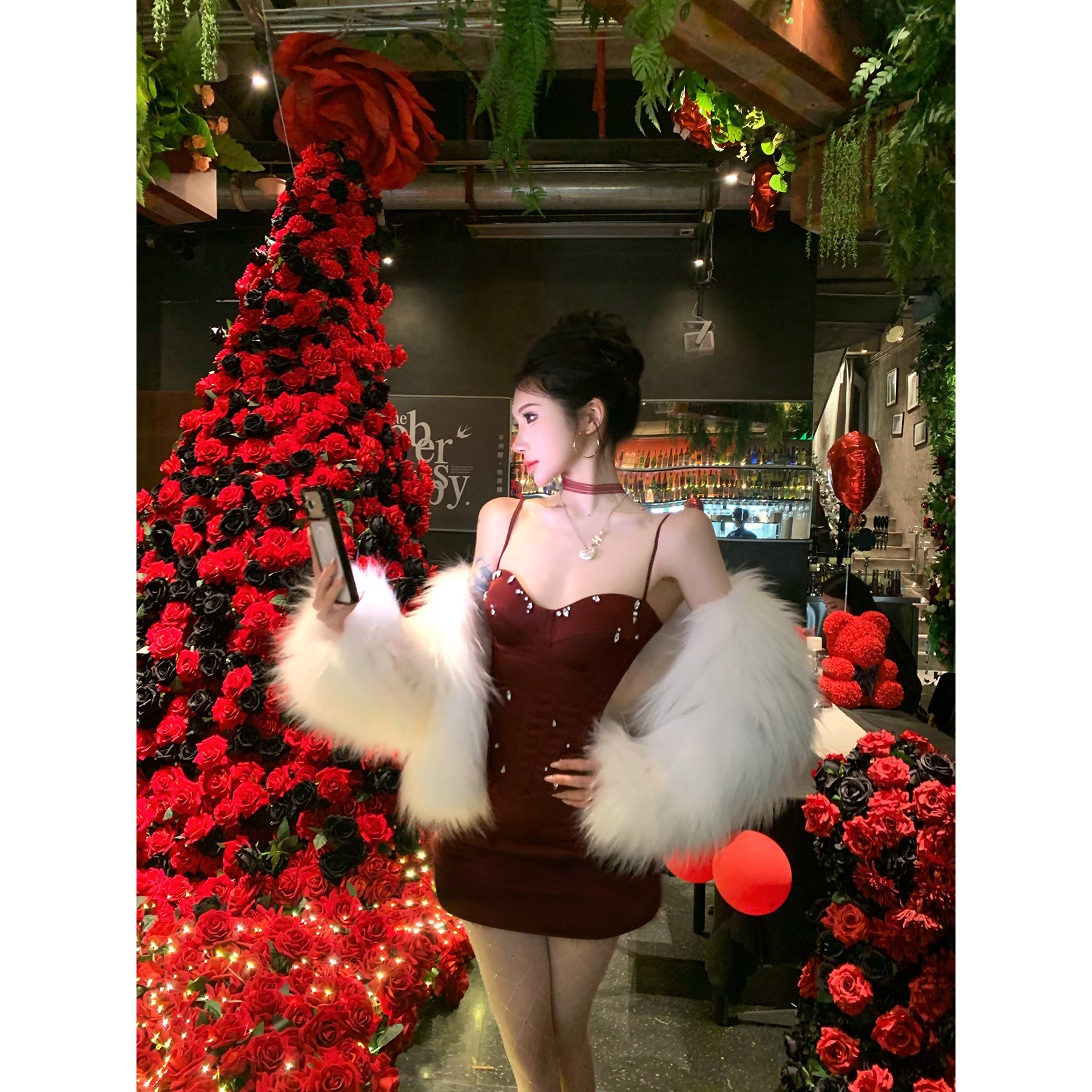 牛了牛了 红色法式套装女2025冬季新款钉珠鱼骨吊带上衣半身裙,淘宝优惠券,粉丝福利购,淘宝优惠卷