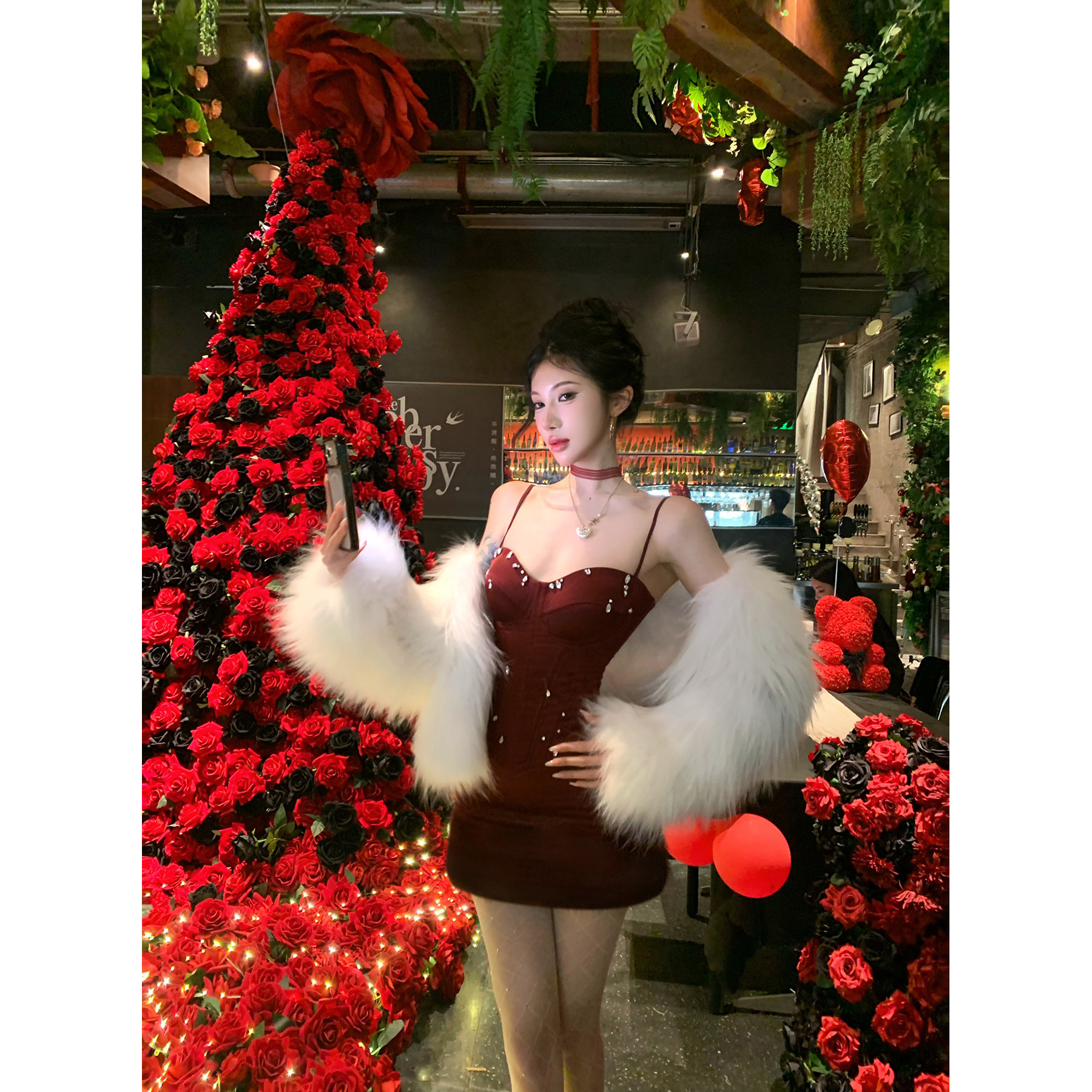 牛了牛了 红色法式套装女2025冬季新款钉珠鱼骨吊带上衣半身裙,淘宝优惠券,粉丝福利购,淘宝优惠卷