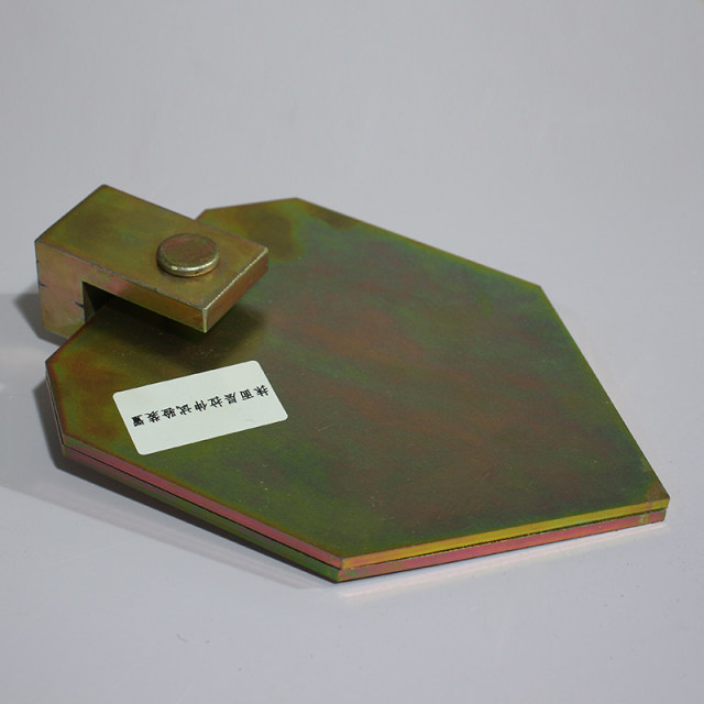 Tensile clamp of surface smear layer tensile test device