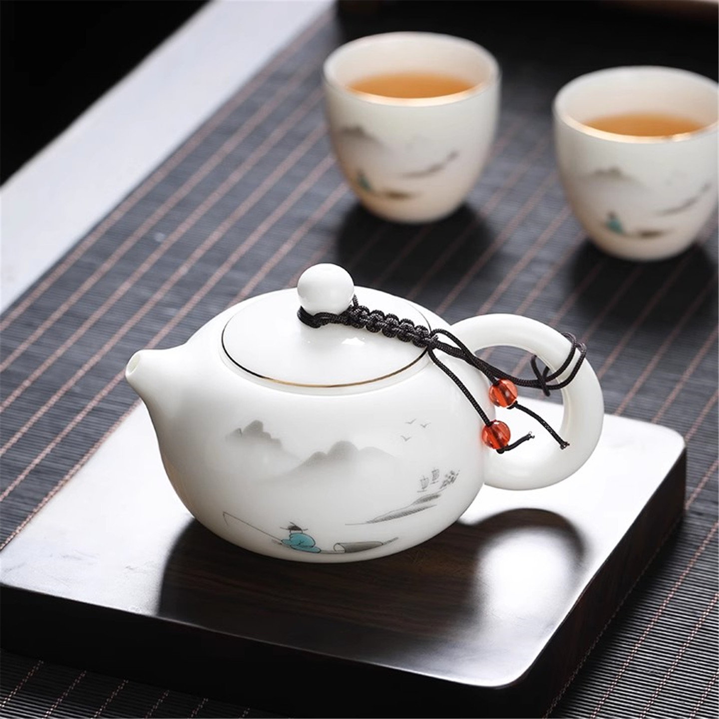 Small fresh mutton fat jade is transparent and easy to clean