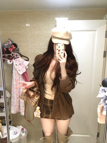 荔桃想睡觉ya【复古伦敦】咖调针织开衫女秋冬慵懒风毛衣外套半裙 - 图2