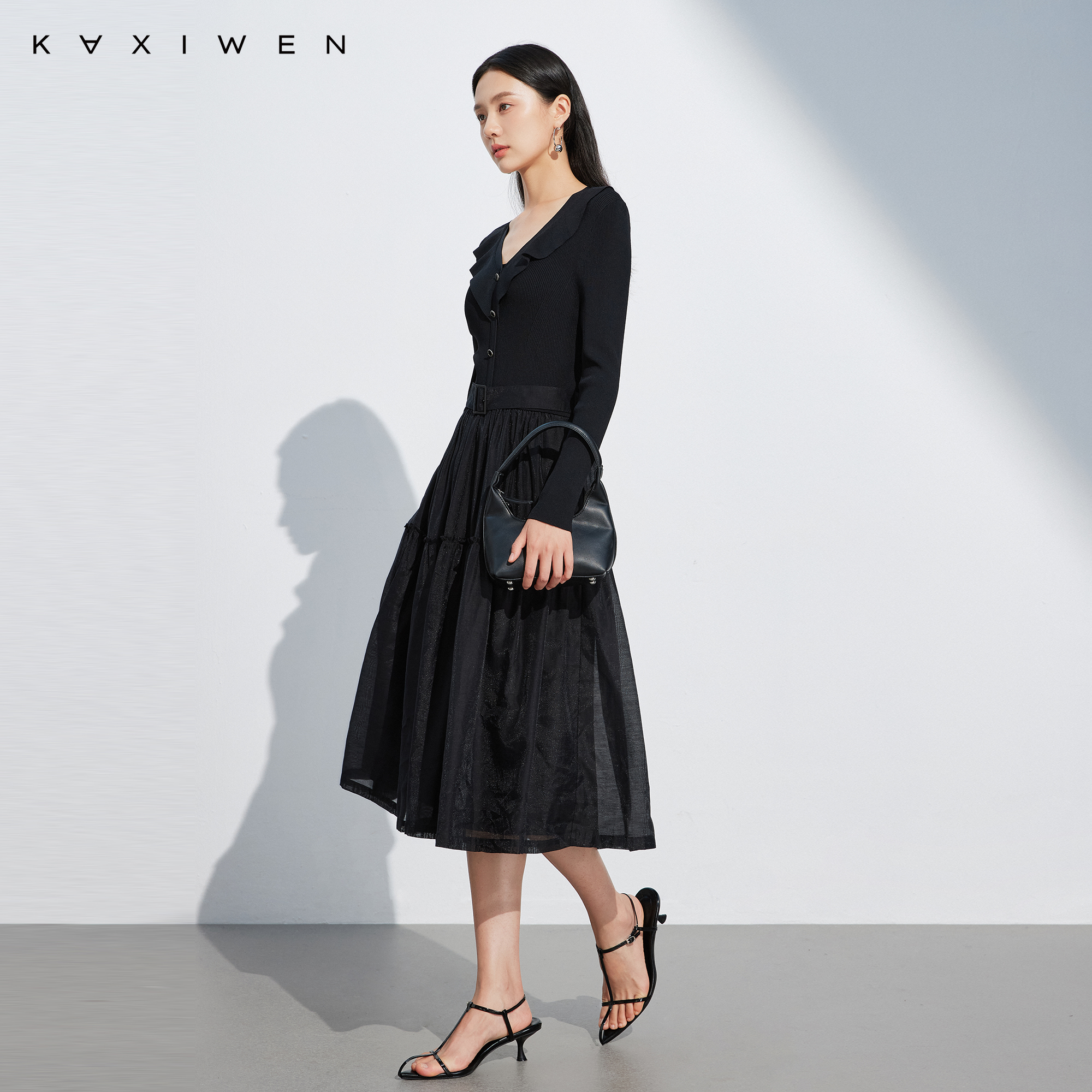 佧茜文气质天丝连衣裙潮流秋季新款黑色V领荷叶边拼接中长裙女 - 图1