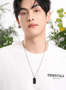 黑色长方形吊坠项链配饰男款