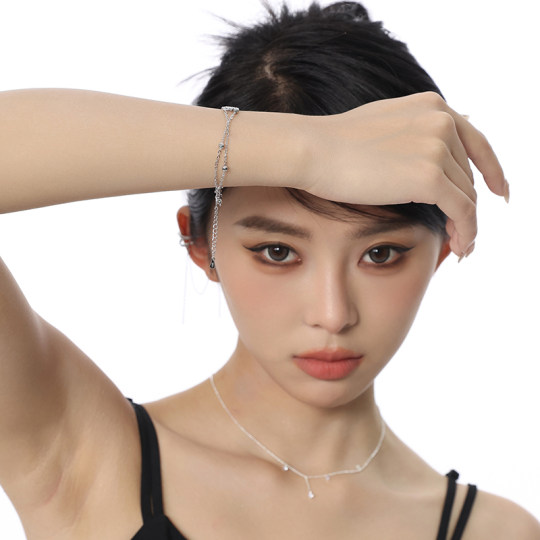 双层叠戴星星手链女生轻奢小众精致手环女款手镯钛钢闺蜜学生网红