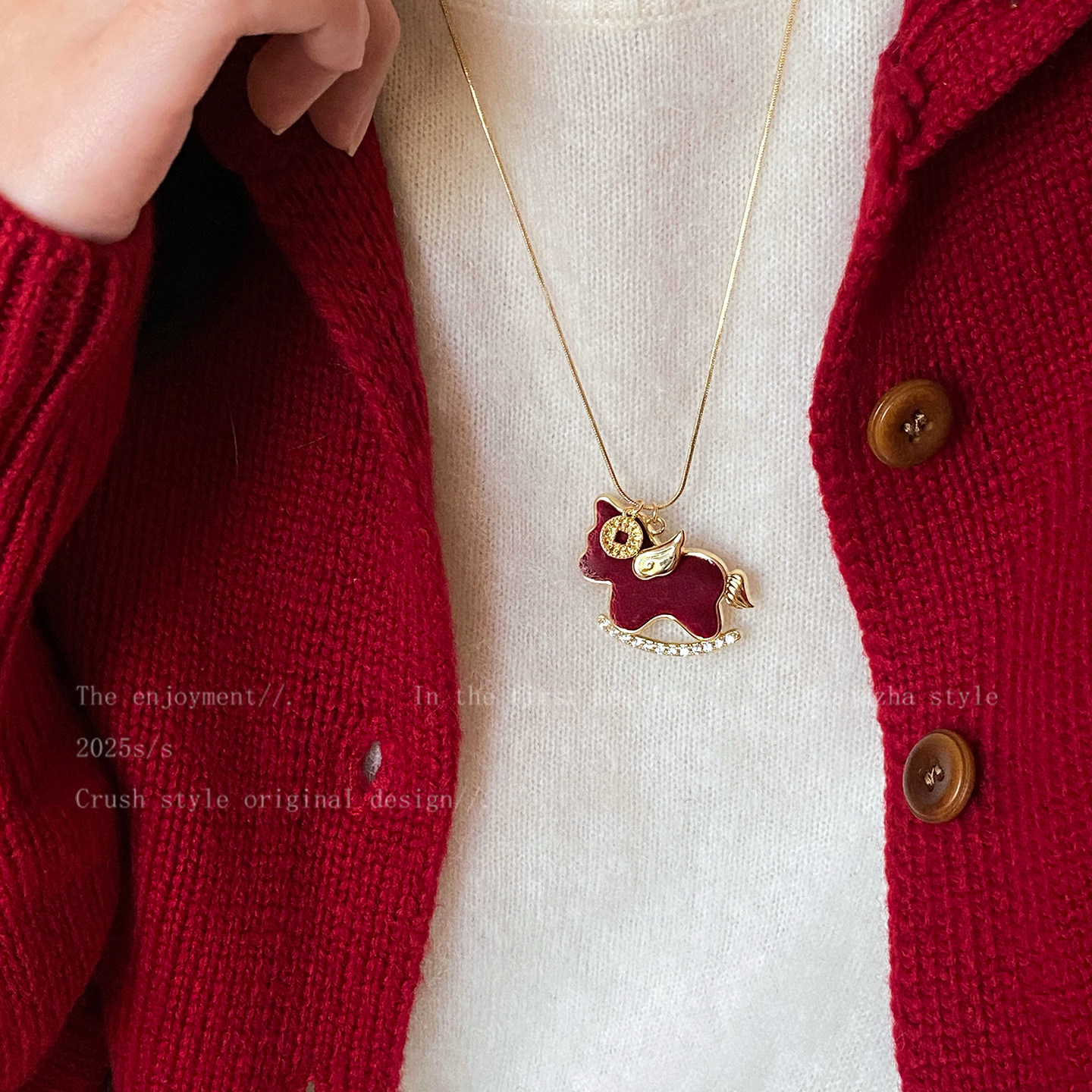 新年红色丝绒小马吊坠项链女秋冬本命年轻奢高级感毛衣链马年配饰,淘宝优惠券,粉丝福利购,淘宝优惠卷