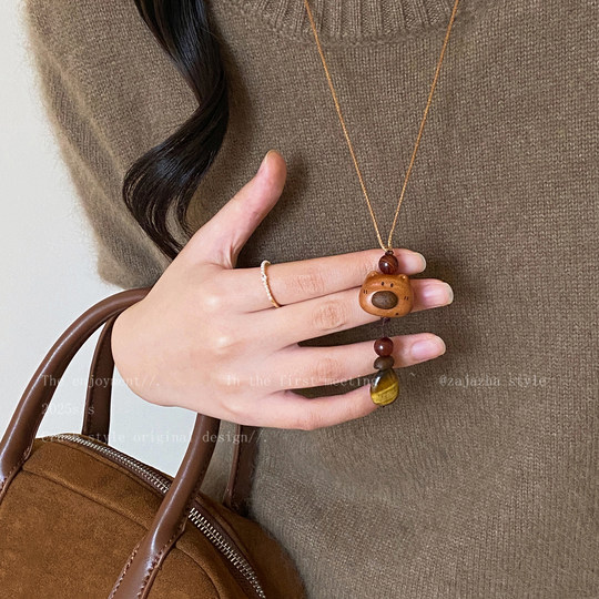木质虎眼石小狗小熊项链女秋冬可爱小众设计毛衣链长款吊坠配饰品