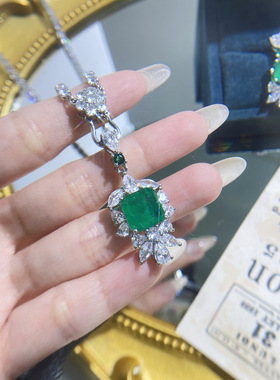 高级感仿真祖母绿吊坠耳钉套装