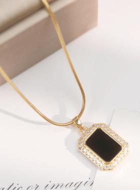 黑色几何方牌项链女小众设计