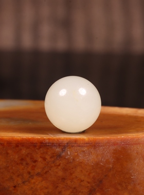 新疆和田玉籽料白玉圆珠锁骨吊坠