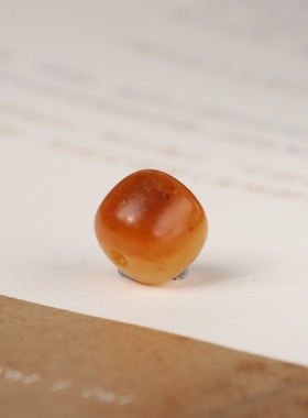 新疆和田玉籽料红沁老型珠手串