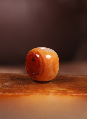 新疆和田玉籽料老型珠红沁皮手串