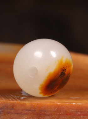 新疆和田玉红皮老型珠籽料