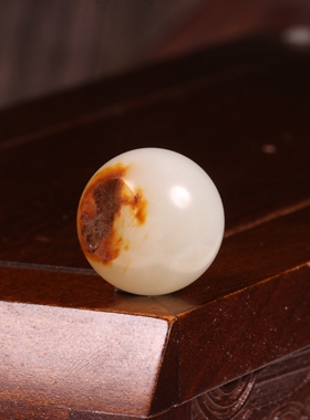 新疆和田玉籽料红皮圆珠籽玉手链