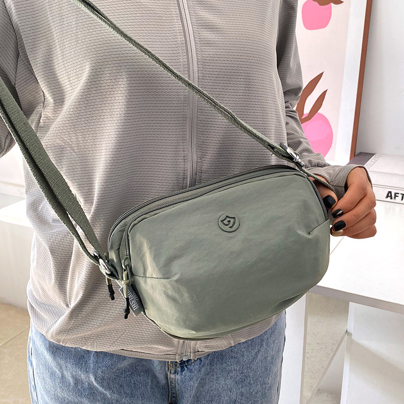 Nylon cloth new small bag 2026 trendy shoulder bag lightweight casual women's crossbody sports cycling mobile phone bag