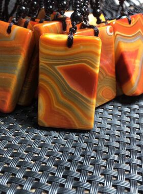 天然战国红玛瑙红玉髓无事牌无字牌平安牌方牌玉石吊坠挂坠项链