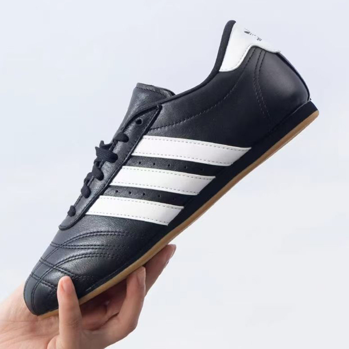 adidas/阿迪达斯Taekwondo女子休闲训练运动耐磨低帮板鞋JS1194,淘宝优惠券,粉丝福利购,淘宝优惠卷