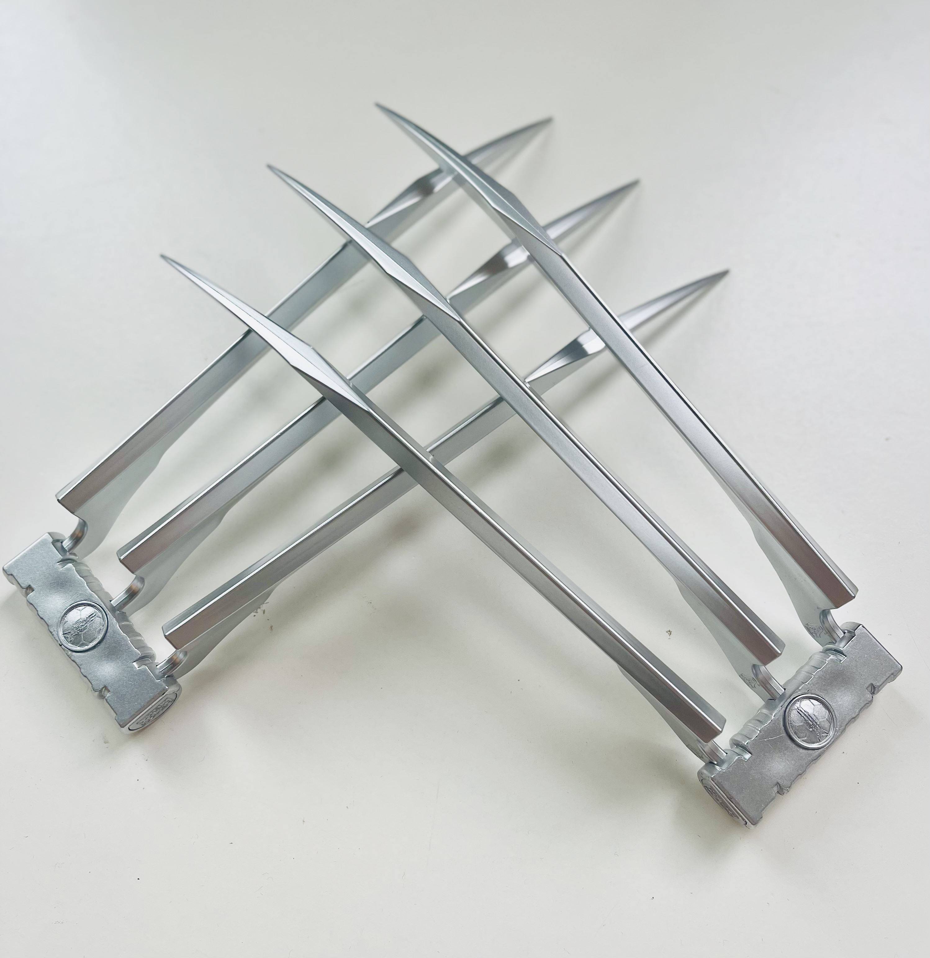 新款金刚狼爪金刚狼爪子cos道具塑料爪子玩具手戴武器模型