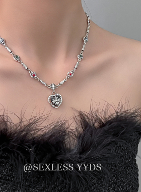 甜酷爱心克罗十字吊坠项链