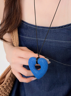 彩色镂空火山石爱心项链女