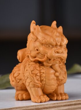 崖柏木雕背书麒麟文玩手把件黄金檀麒麟车载桌面装饰工艺摆件H80