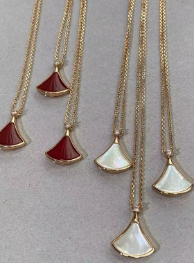 红玉髓白贝母小扇子18K金玫瑰金黄金项链女镶钻百搭锁骨链