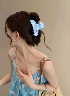 清爽片海~蔚蓝小鱼抓夹度假风