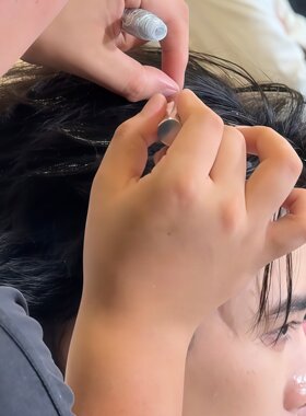 迷你液体眼影金翼造型闪粉喷雾创意高级感郎新娘结婚妆造抖音同款
