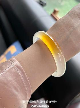 天然黄龙玉手镯一口糖玛瑙手镯