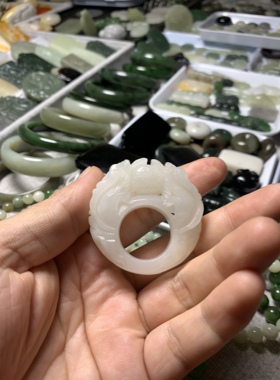 天然和田玉青海料冰白二龙戏珠扳指手把件包挂挂件毛衣链