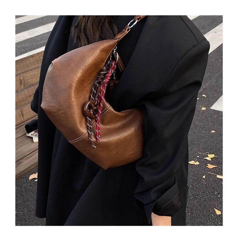 真皮复古大容量斜挎包包女2025新款时尚牛角包简约休闲单肩腋下包,淘宝优惠券,粉丝福利购,淘宝优惠卷