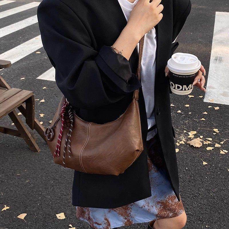 真皮复古大容量斜挎包包女2025新款时尚牛角包简约休闲单肩腋下包,淘宝优惠券,粉丝福利购,淘宝优惠卷