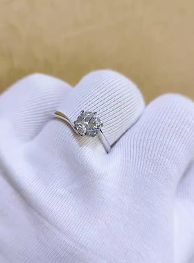 小红书同款扭臂六爪钻戒仿莫桑钻戒指高碳钻结婚订婚仿真戒日常款