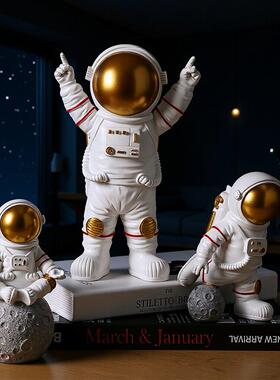 北欧创意太空人宇航员小摆件树脂轻奢房间电视柜桌面软装饰品礼物