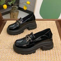 Inside heightening small leather shoes women 2023 fall new single shoe lacquered leather black genuine leather pine pastry thick bottom Inn